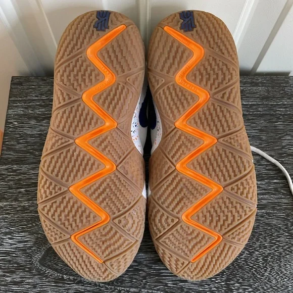 Kyrie Uncle Drew Basketball shoes